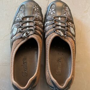 Skechers size 8 light bikers sneakers